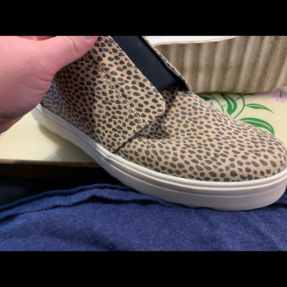 Universal Thread Sneakers - image 5